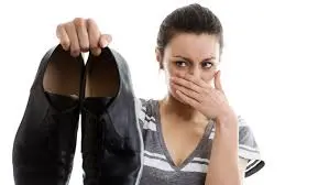 Khử mùi hôi giày với than củi